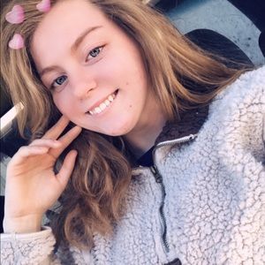 Meet your Posher, Caitlyn